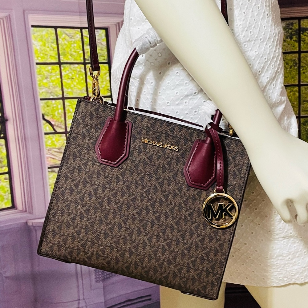 SOLD NWT Michael Kors Mercer Medium Logo and leather Accordian crossbody bag - Picture 2 of 11